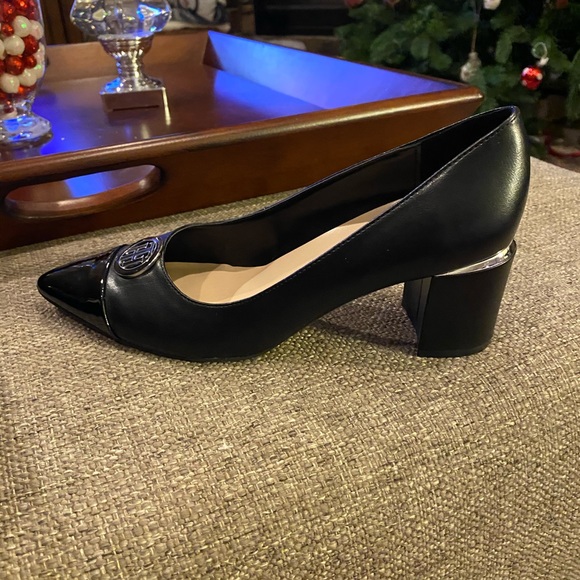 Tommy Hilfiger Black Patent Leather Pumps - New - Picture 3 of 4